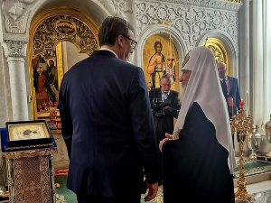 Вучић сe састао са руским патријархом Кирилом у Москви и уручио му орден Републике Србије првог степена