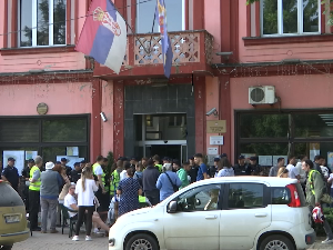 Зајечар, представници опозиције у Градскoj кући због увида у изборни материјал