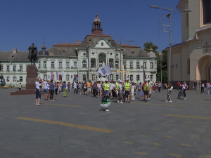 Зрењанински студенти кренули пешице на протест у Нови Бечеј