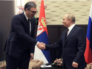Вучић честитао Путину Дан Русије