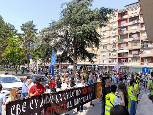 Протест испред ОЈТ у Београду, део студената поднео кривичну пријаву против Вучића