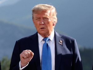 Трамп болује од хроничне венске инсуфицијенције, због тога су му отечени зглобови