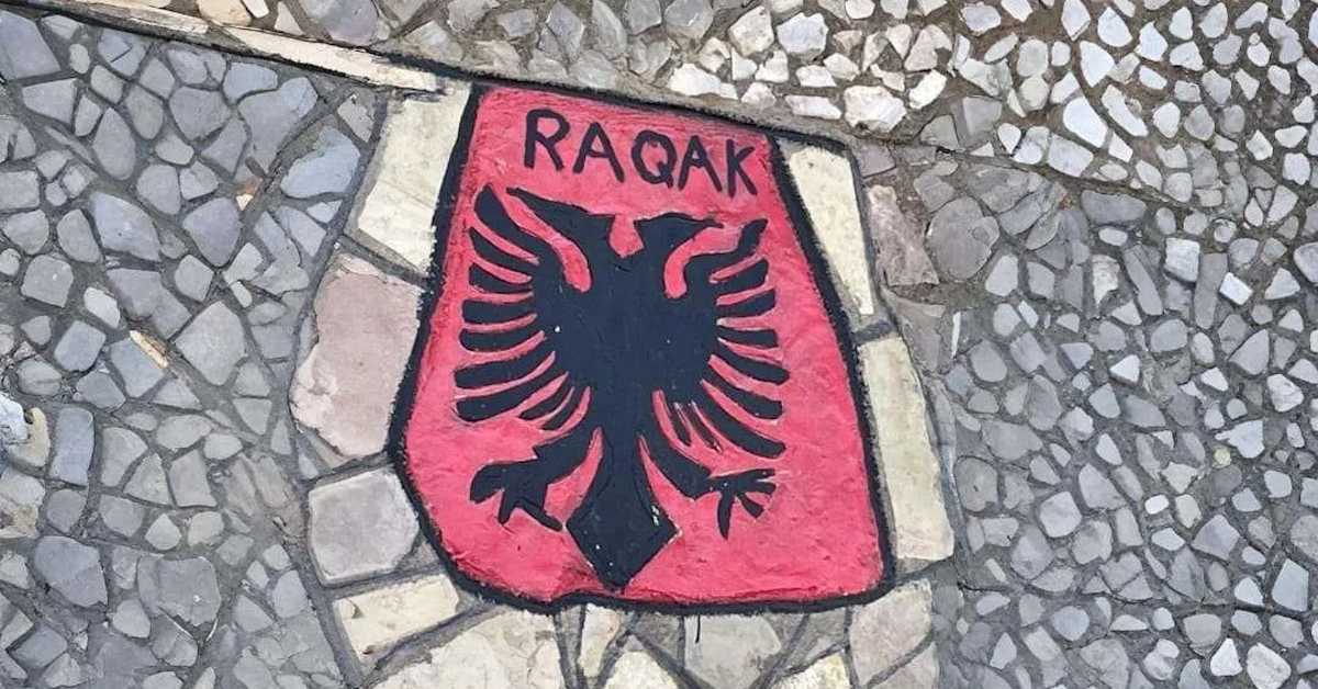 Италијански генерал о Рачку: Шта сам, заиста, видео 15. јануара 1999. (Krisis.info / Foto Elisabetta Burba espansa mediante IA) Италијански генерал о Рачку: Шта сам, заиста, видео 15. јануара 1999.