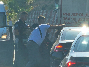 Ухапшене четири особе због сумње да су припремале дела против уставног уређења и безбедности Србије
