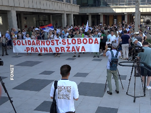 Протест испред Палате правде, подршка ухапшеном студенту - завршена блокада раскрснице испред Владе Србије