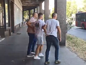У току хапшење групе студената осумњичених за насилну промену уставног уређења