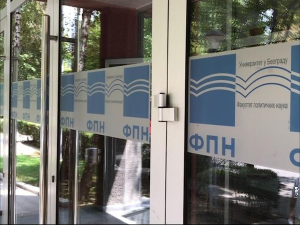 Деканка ФПН-а: Упркос покушајима да се дође до решења, студенти у блокади одлучили да физички блокирају факултет