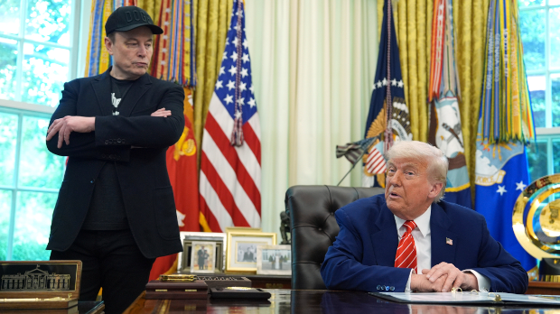 Како се од љубави тако брзо стигло до мржње – вербални рат Трампа и Маска