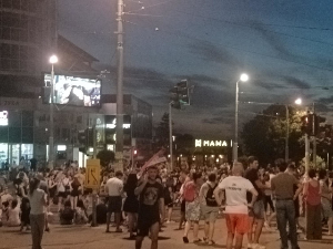 Блокаде појединих саобраћајница током вечери и ноћи у Београду и другим градовима, саобраћај нормализован пре јутра