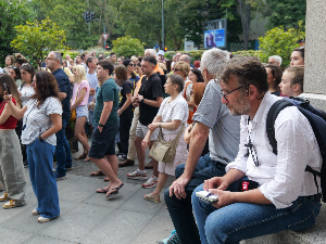 Протестне шетње у Београду, блокада раскрснице испред Правног факултета