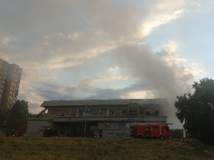 Београд, пожар у супермаркету у Миријеву