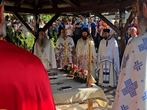 Велики број верника на слави манастира Зочиште