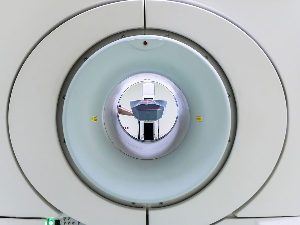 Преминуо мушкарац кога је због ланца око врата усисао апарат за магнетну резонанцу (Pixabay.com) Преминуо мушкарац кога је због ланца око врата усисао апарат за магнетну резонанцу