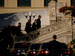 Делегације Русије и Украјине стигле на преговоре у Истанбул; Трамп сумња у финансијску помоћ Кијеву