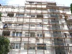 Ко ће у новој грејној сезони плаћати ниже рачуне – пасош за зграде, нова правила и стара фасада