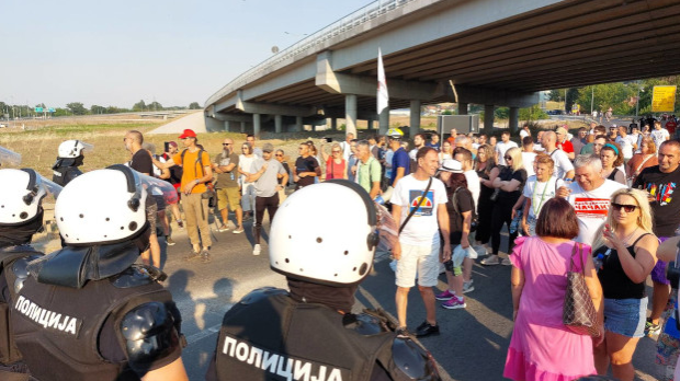 Блокада магистралног пута Ужице - Златибор,  у Београду и другим градовима Србије поново обустављен саобраћај на више локација