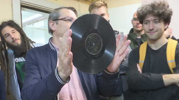 Људи просто обожавају звук (R)