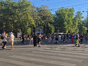 У Београду готово све саобраћајнице проходне, блокада три раскрснице у Новом Саду 