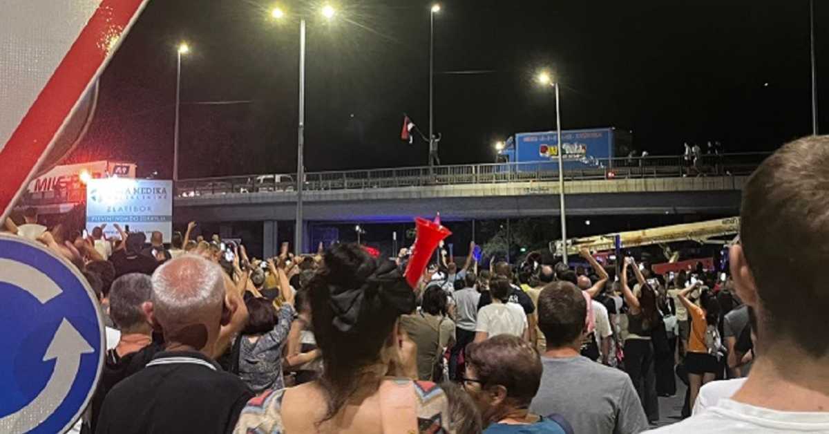 Саобраћај у Београду углавном проходан, протести на неколико раскрсница; блокиран магистрални пут код Ужица