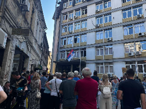 МУП: Све блокаде уклоњене, саобраћајнице проходне; протест грађана испред суда у Ужицу