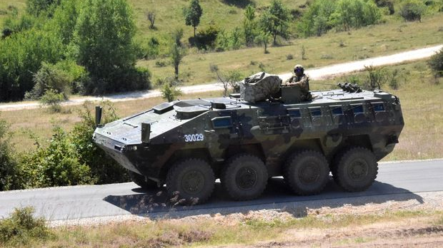 Дозволите...: Оклопни транспортери Војске Србије (РТС / Горан Јанићевић) Дозволите...: Оклопни транспортери Војске Србије