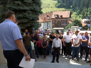 Мештани нововарошких села протестовали, траже одговор на питање када ће бити завршен водовод