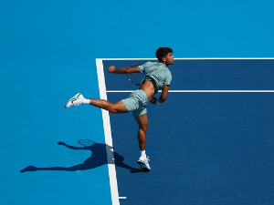 Дуел вршњака припaо Алкаразу, Међедовић завршио турнир у Синсинатију (@CincyTennis) Дуел вршњака припaо Алкаразу, Међедовић завршио турнир у Синсинатију