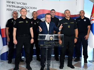 Дачић: Напад на полицију намеран, бруталан и масован, приведенo 114 особa