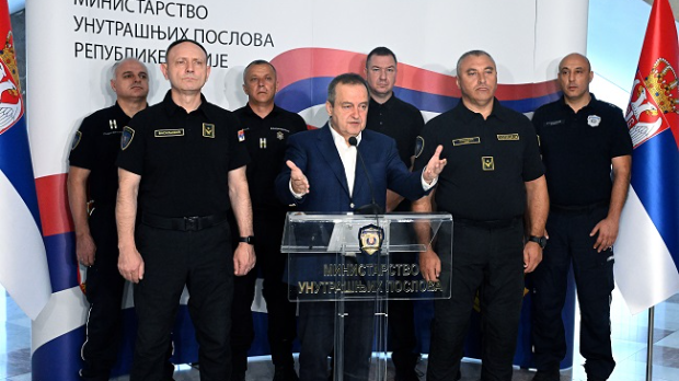 Дачић: Напад на полицију намеран, бруталан и масован, приведенo 114 особa