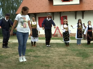 У селу Леушићи Kинези уче Моравац