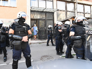 Блокирана зграда суда у Новом Саду, полиција увела запосленe; Министарство правде: Осуђујемо чин насилника