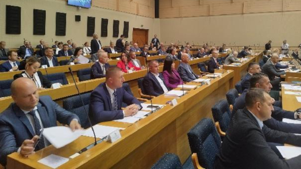 Народна скупштина РС расписала референдум за 25. октобар и дефинисала референдумско питање Народна скупштина РС расписала референдум за 25. октобар и дефинисала референдумско питање