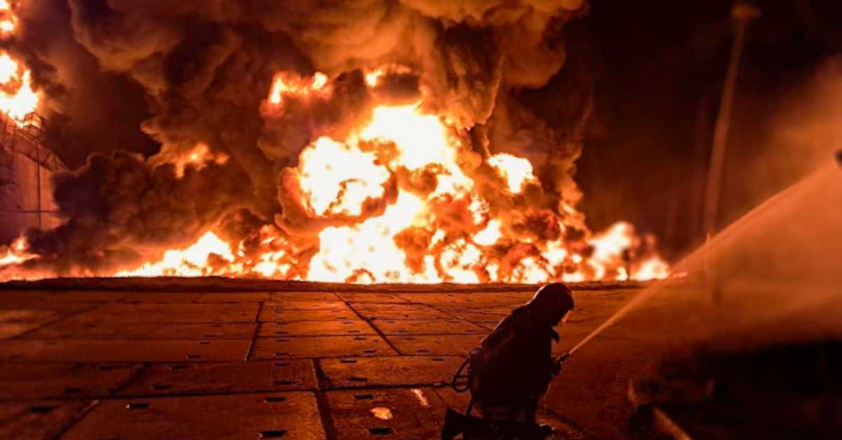 Украјина слави Дан независности; пожар на терминалу "Новатека," оштећен трансформатор код курске нуклеарке
