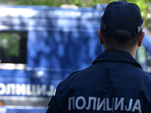  Ухапшен мушкарац на Звездари, претио укућанима да ће активирати ручну бомбу