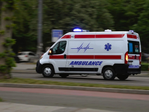 Возило слетело са пута у Раковици, повређене две особе