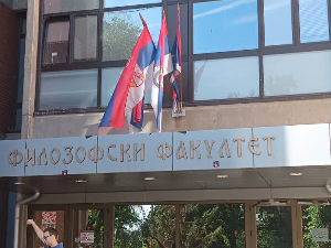 Мирно јутро испред Филозофског факултета у Новом Саду