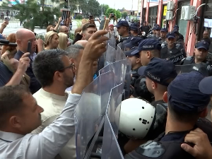 Опозиција блокира конститутивну седницу Скупштине града Зајечара, интервенисала полиција