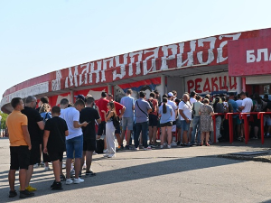 Кад долазе Енглези тражи се карта више - редови на благајнама испред 