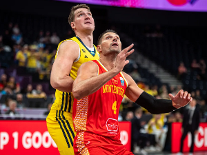 Црна Гора преживела против Шведске уз дабл-дабл Вучевића (fiba.basketball) Црна Гора преживела против Шведске уз дабл-дабл Вучевића