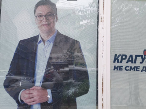 Разбијено стакло на просторијама СНС-а у Крагујевцу, приведен починилац