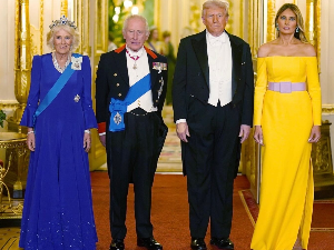Трампови на банкету у Виндзору  – Меланијина хаљина сијала јаче од краљевских тијара