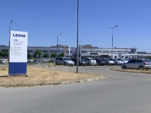 Шта се предузима да би се обезбедили радници који остају без посла у Леонију у Малошишту? 