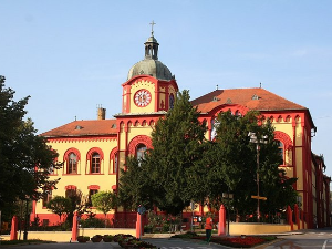Традиција и савременост – говоре Бојан Благојевић и Милош Миладинов (Wikimedia / By Ванилица) Традиција и савременост – говоре Бојан Благојевић и Милош Миладинов