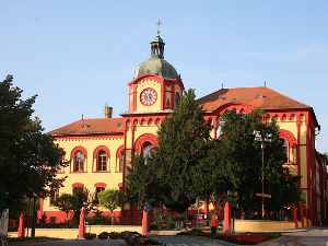 Традиција и савременост – говоре Соња Јаничић и Владимир Дрекаловић    (Wikimedia / By Ванилица) Традиција и савременост – говоре Соња Јаничић и Владимир Дрекаловић