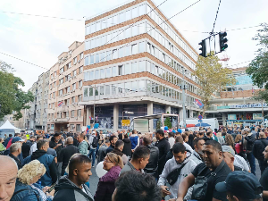 Скупови грађана против блокада на више од двеста локација широм земље, протест испред РТС-а