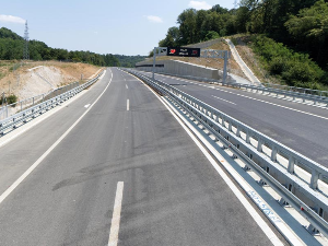 Потпуна обустава саобраћаја на деоници ауто-пута од Паковраћа до Пожеге од 29. септембра до 2. октобра