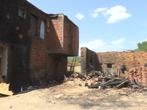 Породица Јовић из околинe Бујановца у пожару остала без стоке, штала и механизације; комшије и пријатељи помажу