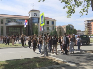 Крагујевац, протест подршке наставницима на позив ученика гимназије