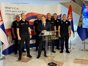 Директор полиције: Око 300 насилника напало полицију, користили су сузавац, каменице и топовске ударе