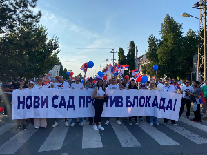 Скупови против блокада широм Србије – у Чачку полиција раздваја две групе грађана